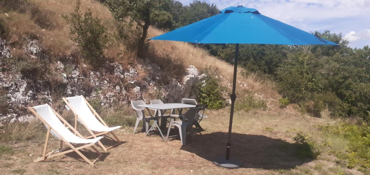 Gites La Ferme Accrochee A La Colline ลากอร์ซ ภายนอก รูปภาพ